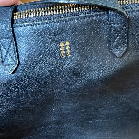 Madewell medium zip top transport tote. Crossbody - Picture 2 of 7